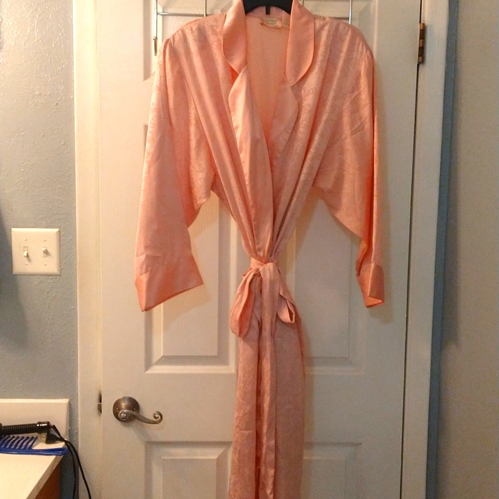 Victoria Secret Medium Robe - Picture 2 of 5